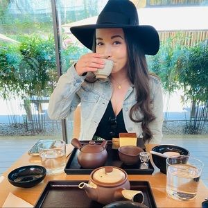 Meet your Posher, @PoshCascadeGirl